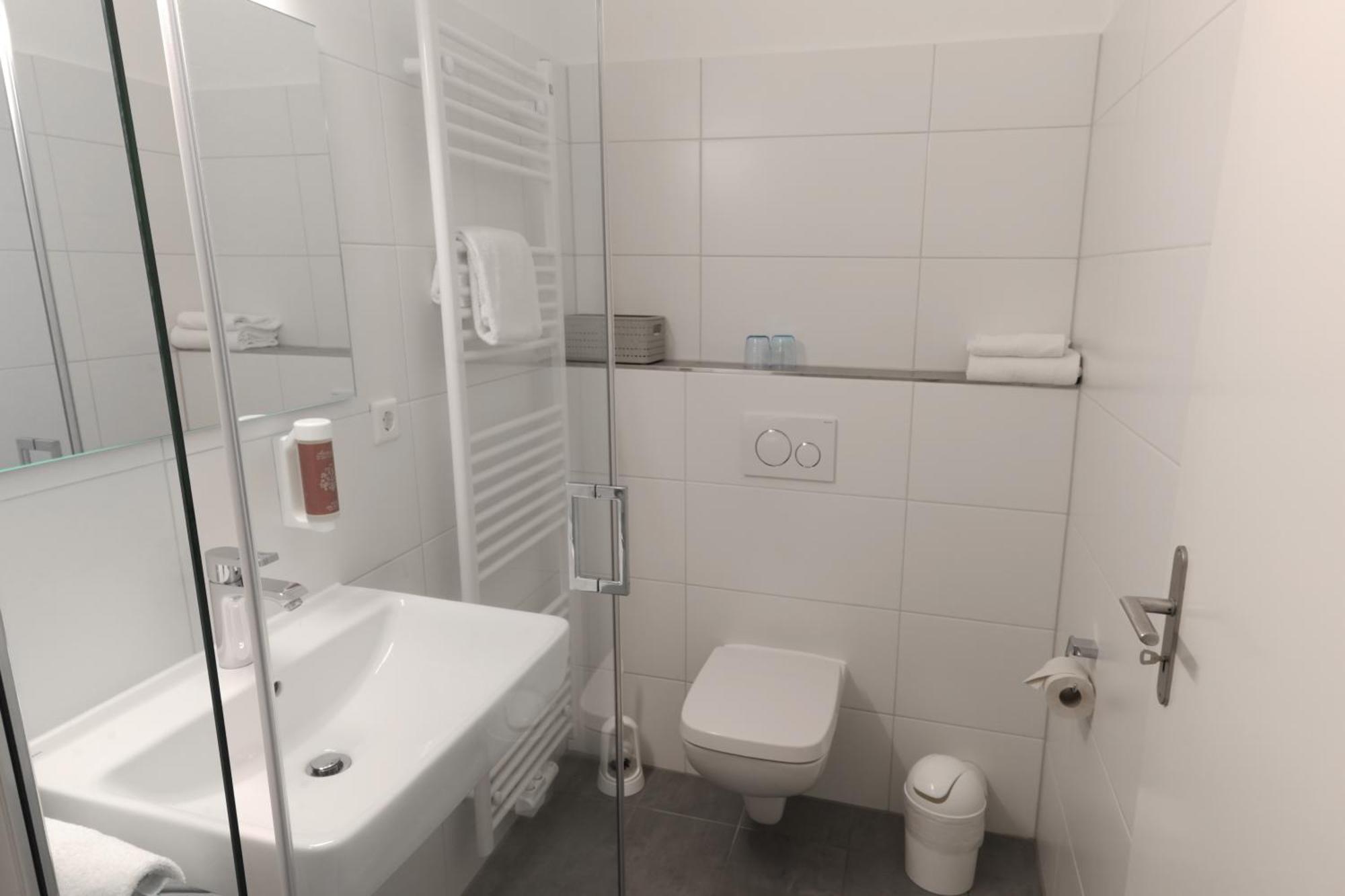 Hotel Kuehl 노이뮌스터 외부 사진