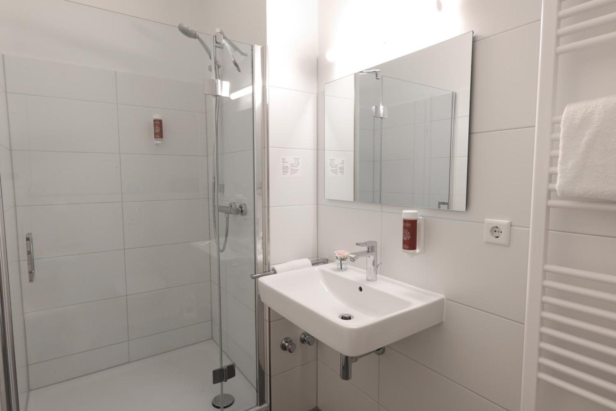 Hotel Kuehl 노이뮌스터 외부 사진
