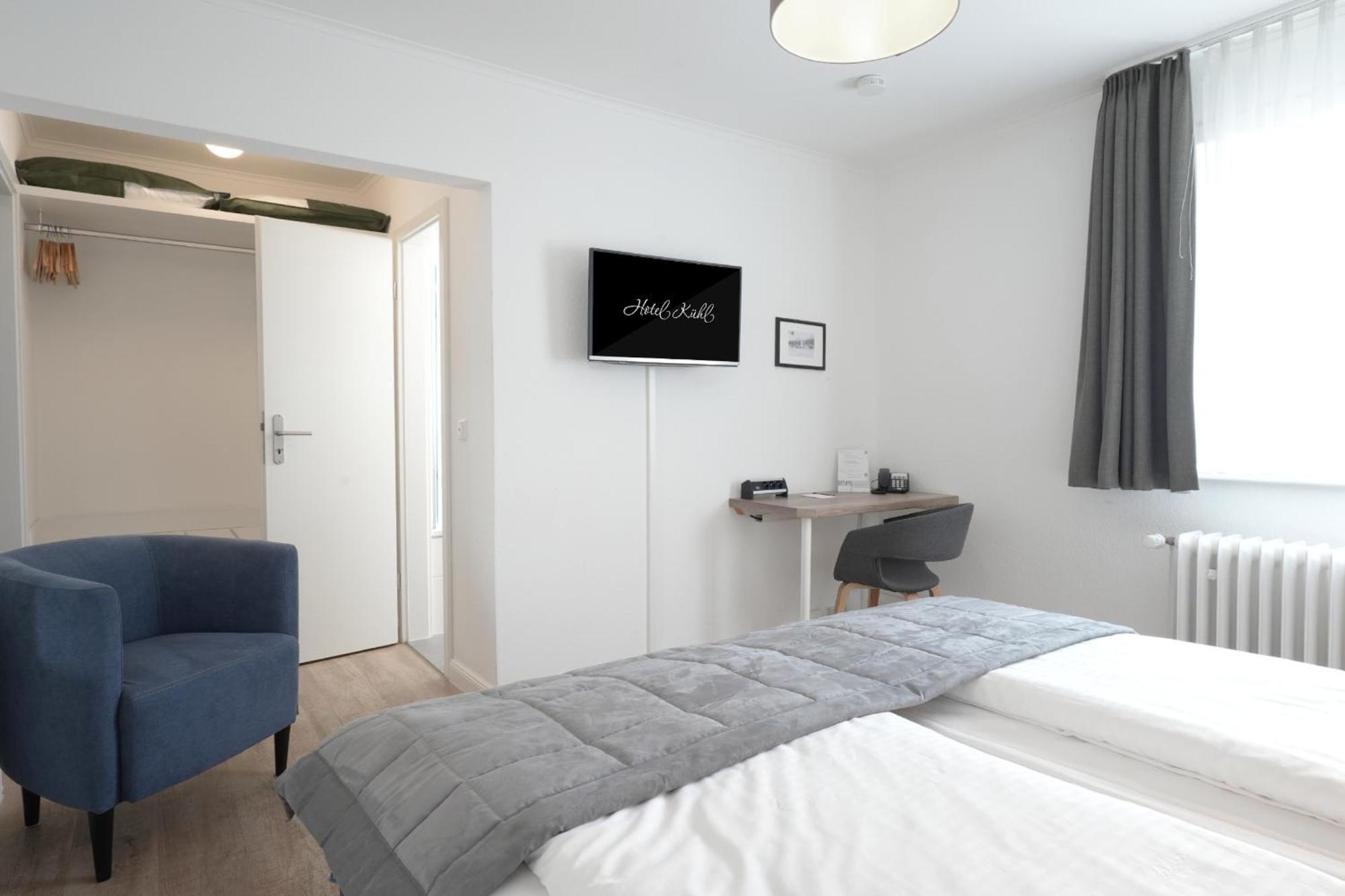 Hotel Kuehl 노이뮌스터 외부 사진
