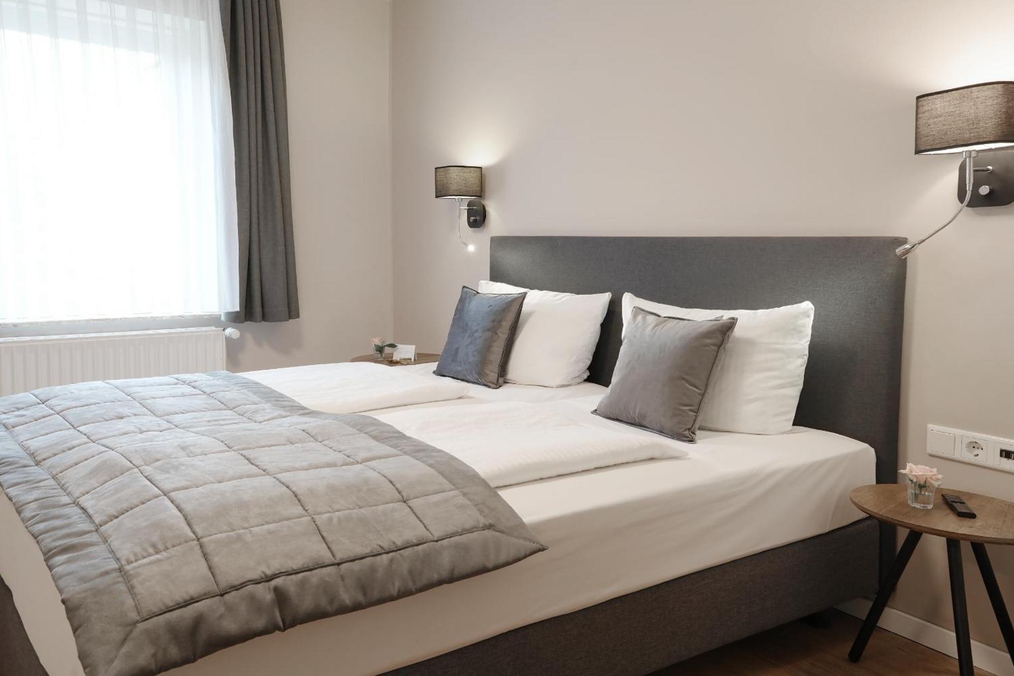 Hotel Kuehl 노이뮌스터 외부 사진