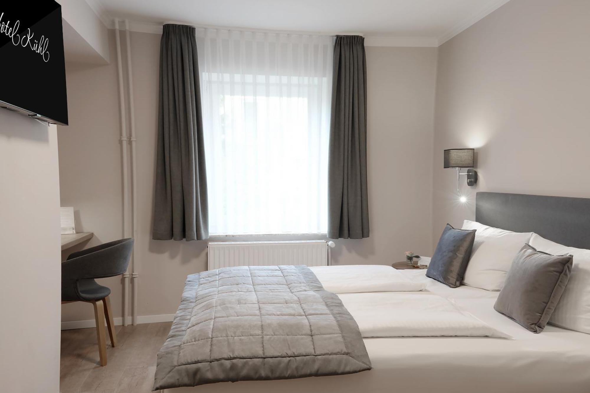 Hotel Kuehl 노이뮌스터 외부 사진