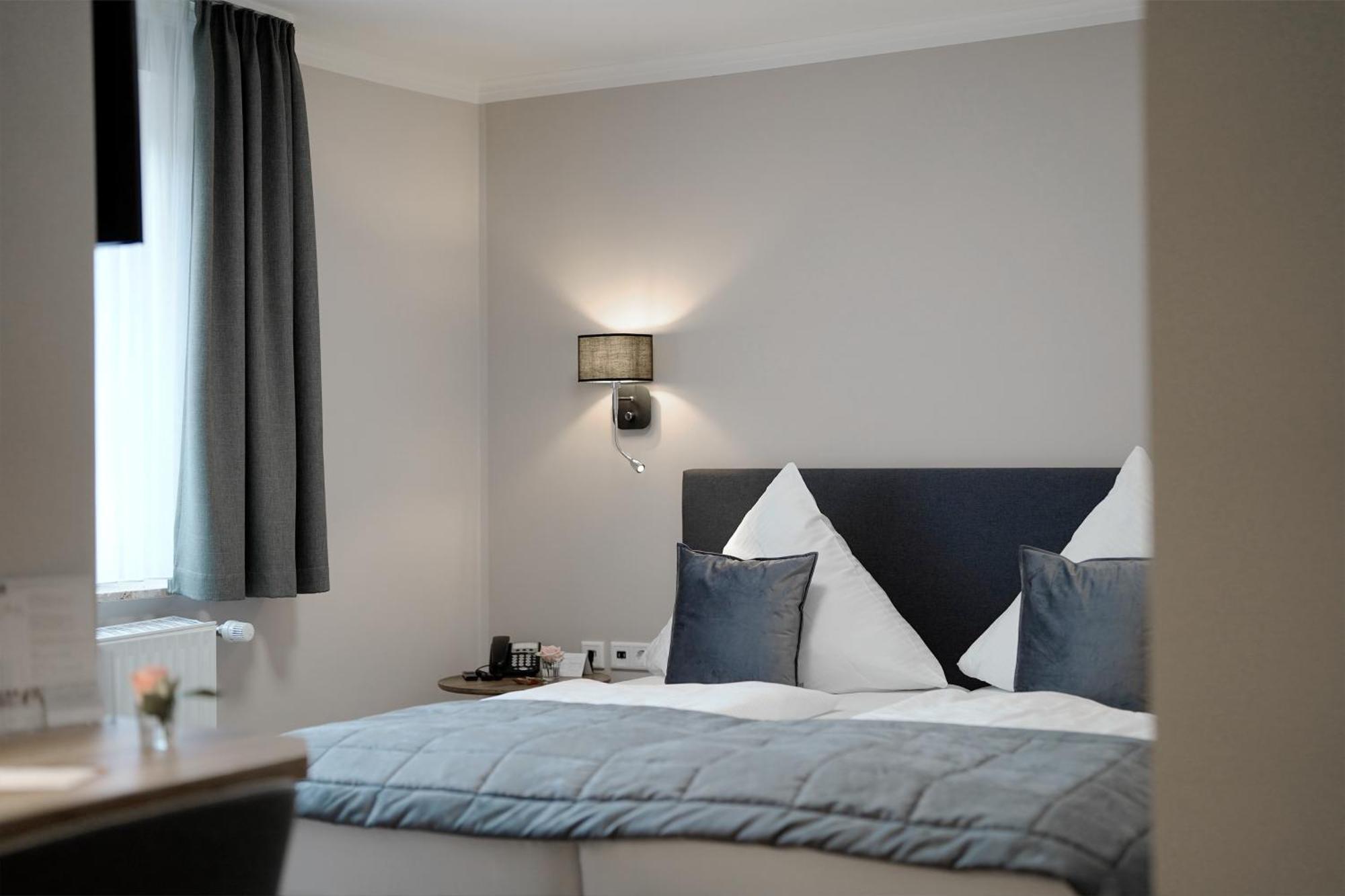 Hotel Kuehl 노이뮌스터 외부 사진