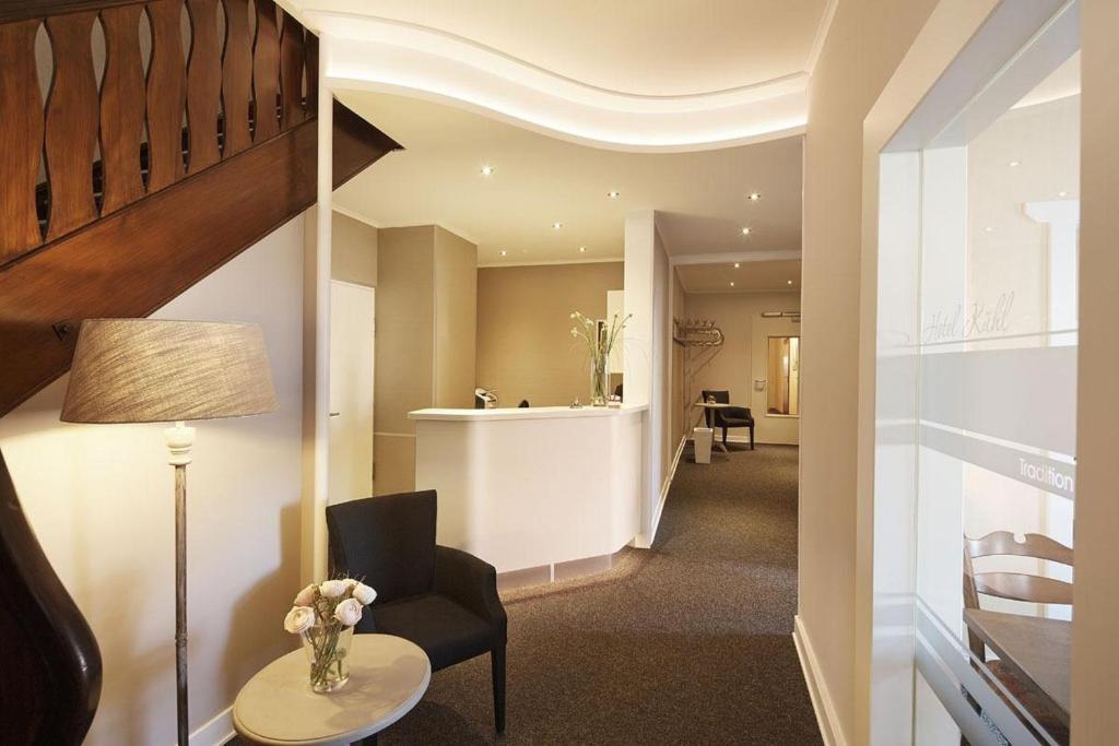 Hotel Kuehl 노이뮌스터 외부 사진